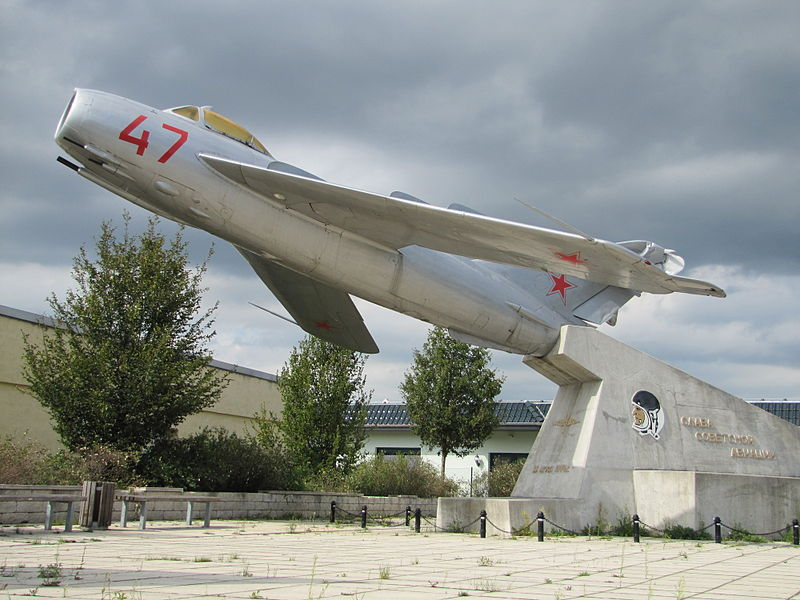 Illustration for article titled The Many Monuments To Russia's Beloved MiG